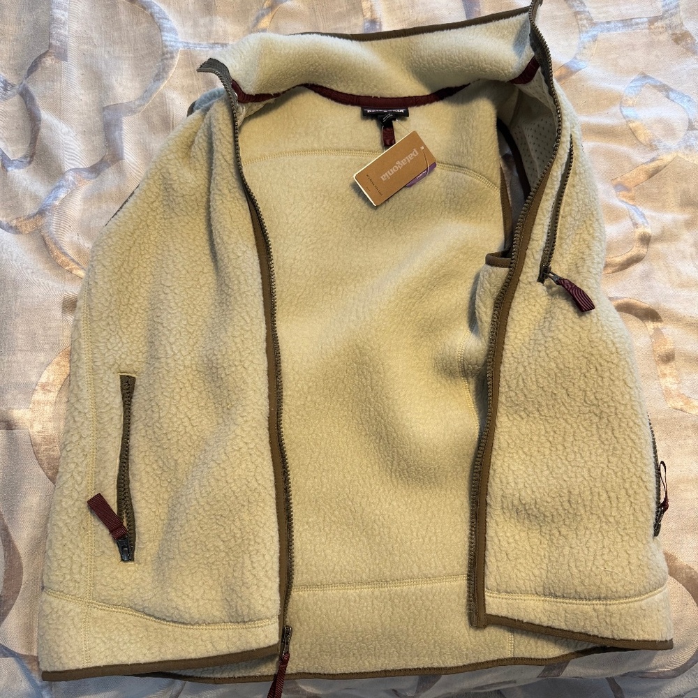 NWT Patagonia W’s Retro Pile Vest Small, Pelican color